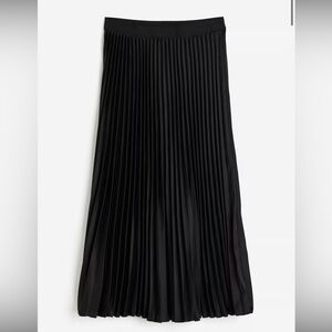 H&M Black A-Line Pleated Skirt